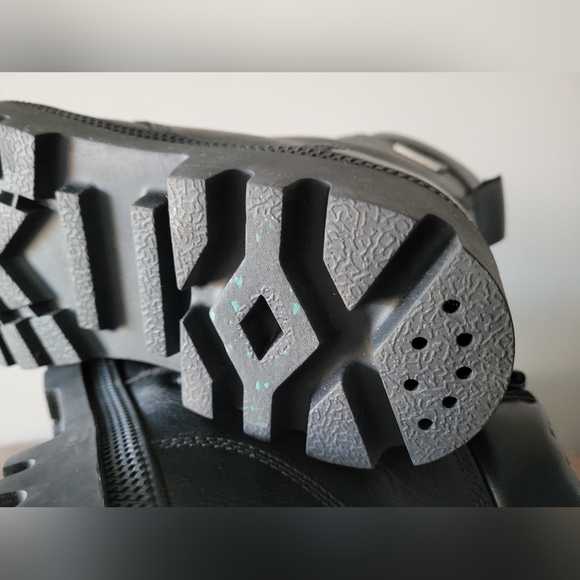 BRAND NEW ELEMENTS waterproof boots made with leather and thinsulate - Picture 6 of 8